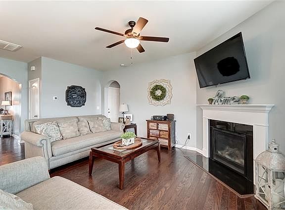 5th image of 1910 Sapphire Meadow Dr