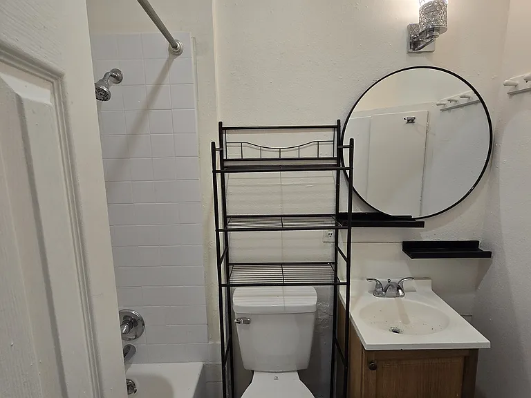 224 Vine St #6 — Photo 6