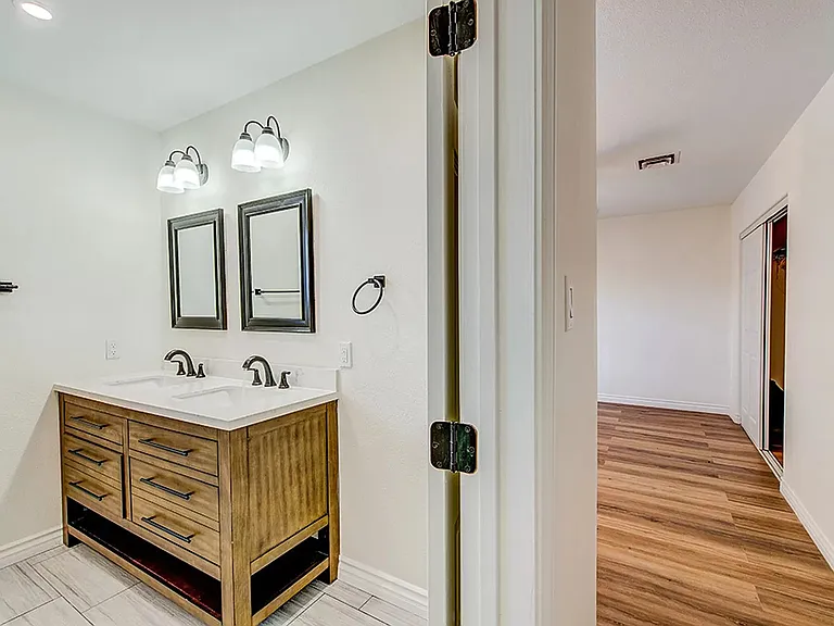 557 Canosa Ave — Photo 30