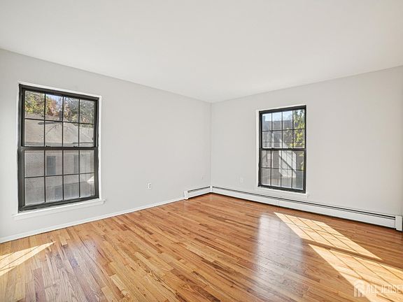 3rd image of 323 Gill Ln APT 11C