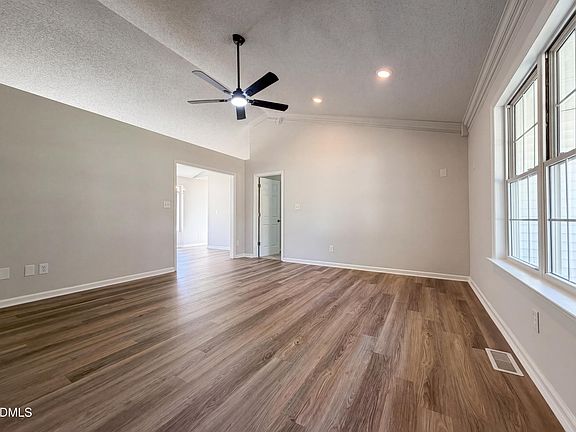 5th image of 153 Sommerset Dr
