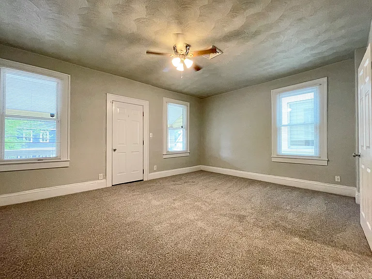113 E 39th St #2 — Photo 16