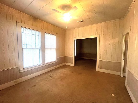 2nd image of 1011 Prairie St