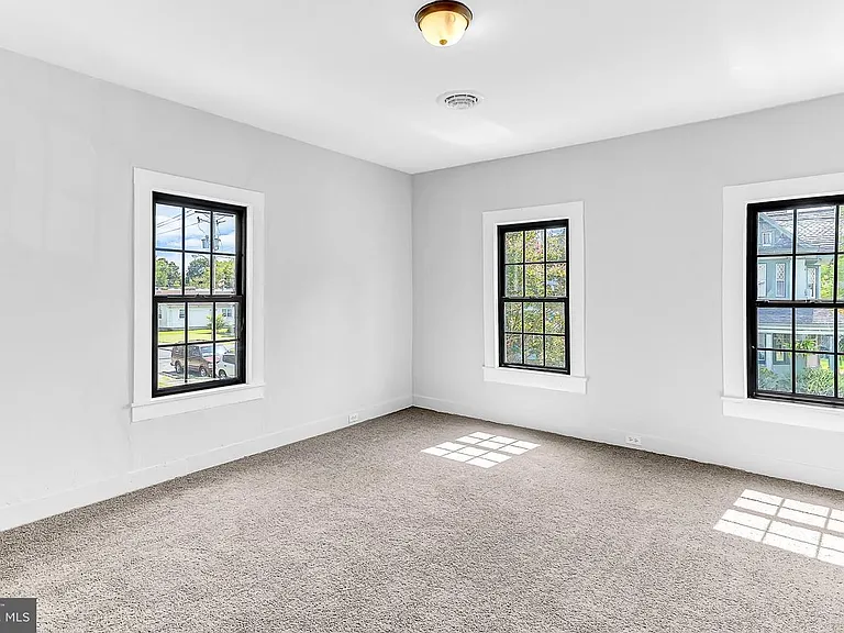 211 Walnut St — Photo 29