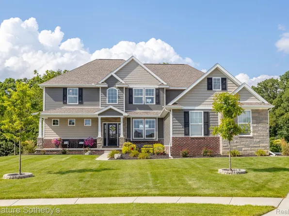 2400 Torrey Pine Ct, Howell, MI 48855