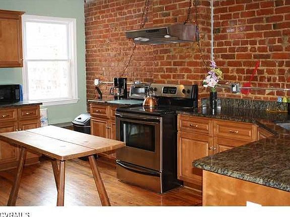4th image of 811 N Harrison St #B