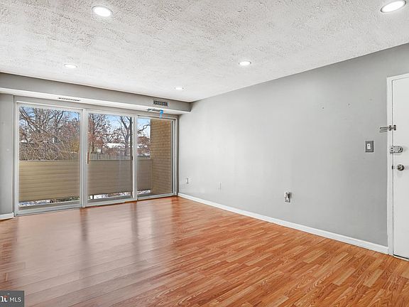 4th image of 5612 Bloomfield Dr APT 204