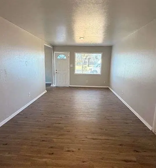 2414 Baylor St — Photo 11