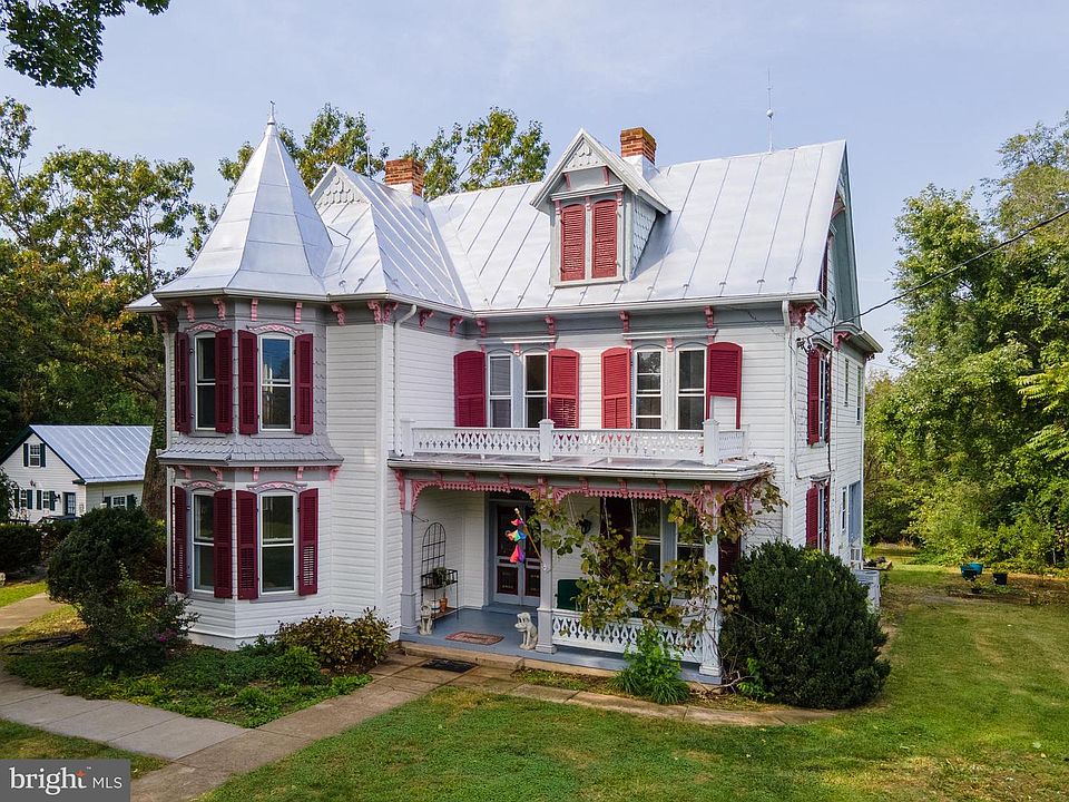 1st image of 275 Chapel Rd