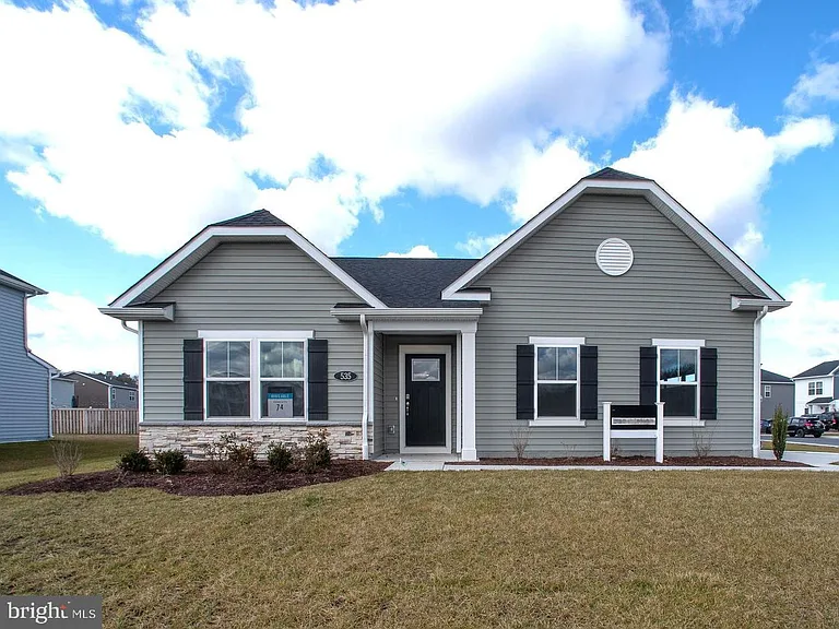 535 Hall Dr — Photo 1