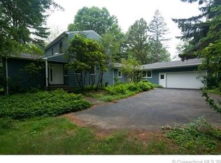 40 Overhill Rd, Woodbridge, CT 06525