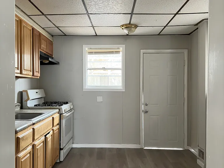 1536 S Bailey St — Photo 32