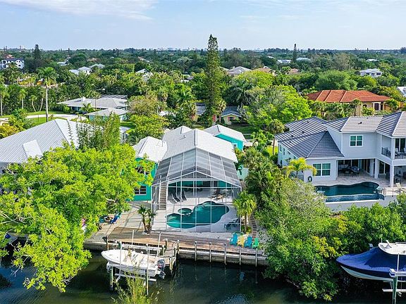 3rd image of 322 Island Cir