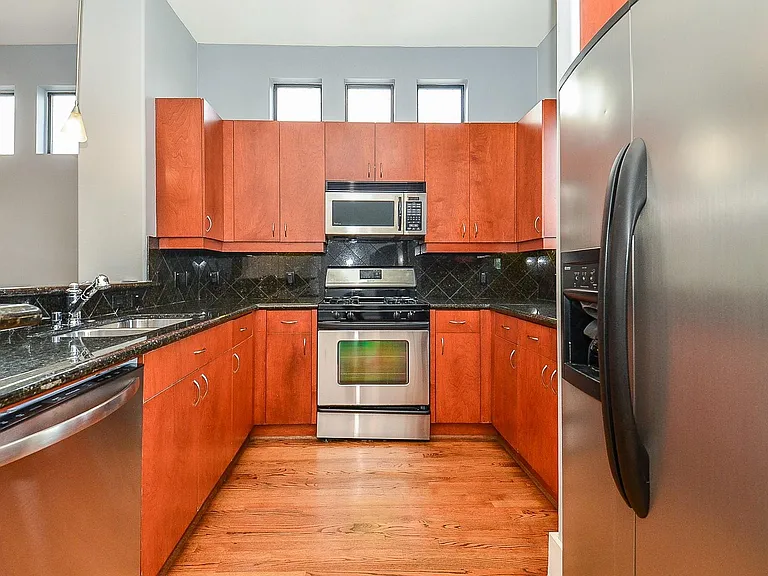 408 Parker St — Photo 6