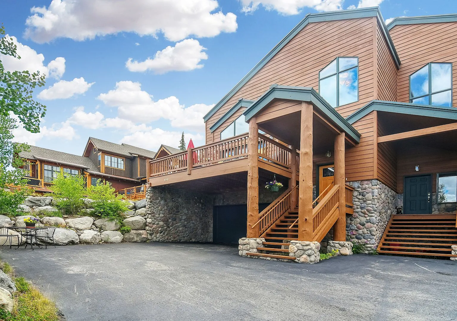 Year lease! Garage! Beautiful views! Great Decks! — Photo 3