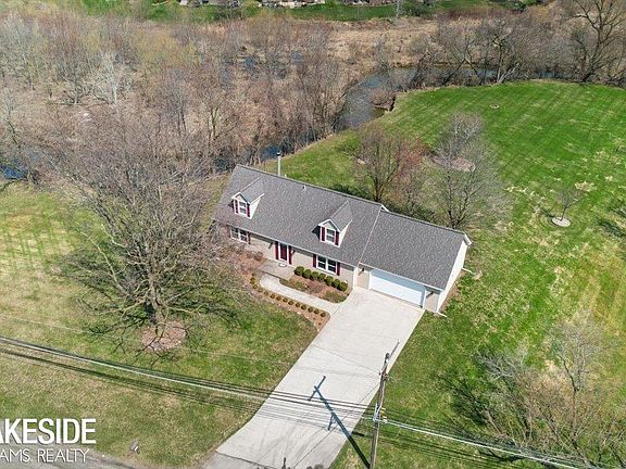 3rd image of 51980 Romeo Plank Rd