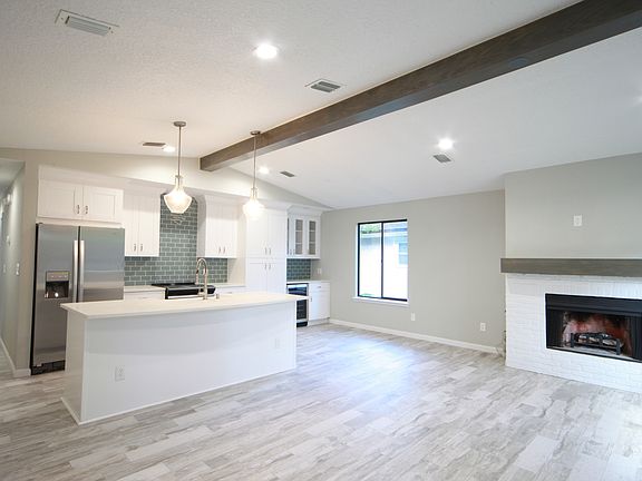 Kitchen / Wine bar / Dining