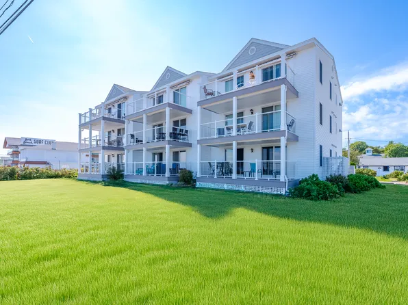 790 York St APT 2, York, ME 03909