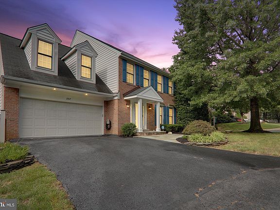 3rd image of 2317 Yvonnes Way