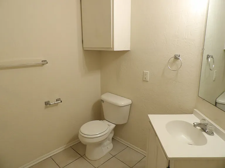1411 NW Lake Ave #A — Photo 5