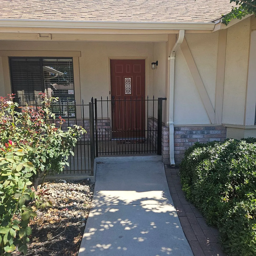 3 bedroom 2 bath Home in East Modesto on Quiet Cul de Sac — Photo 2