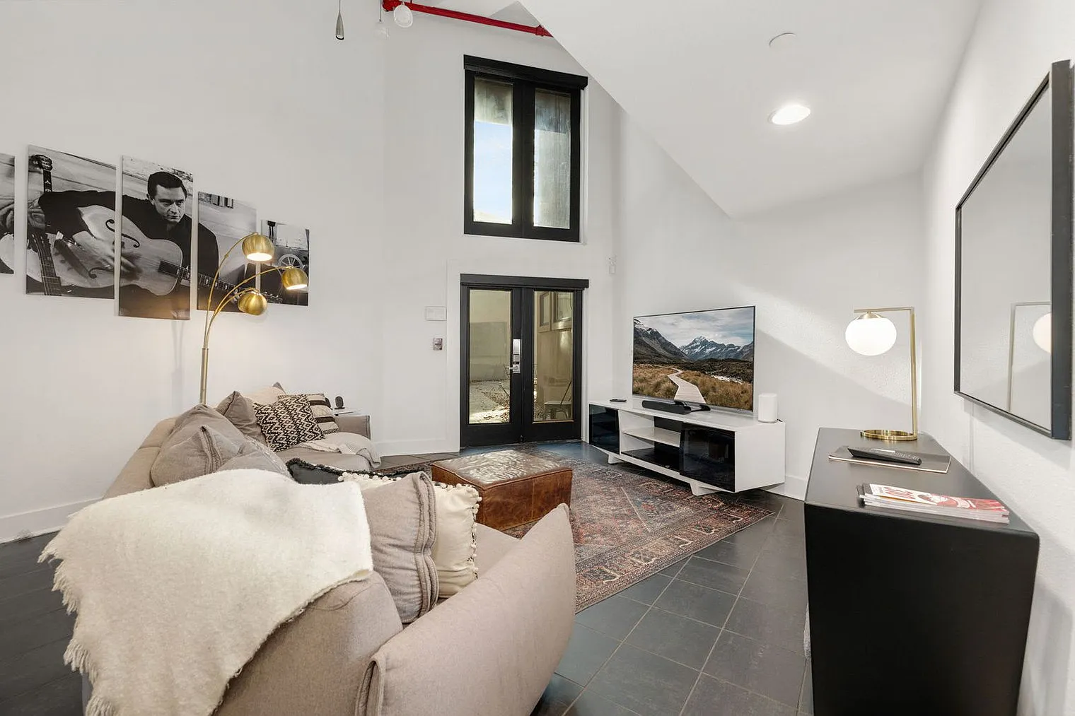 2 bed, 2.0 bath, 1291 sqft, $3,755 — Photo 3