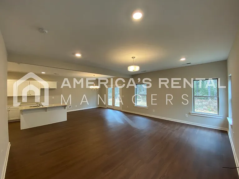 7950 Saint James Dr — Photo 16