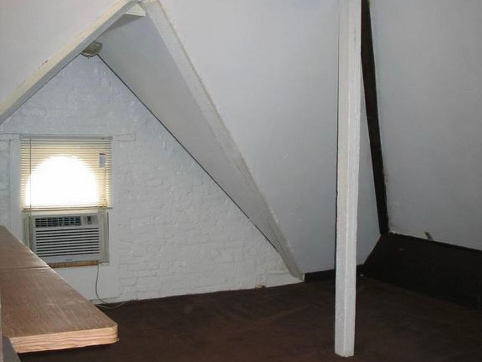 2nd image of 319 SE 2nd St #D