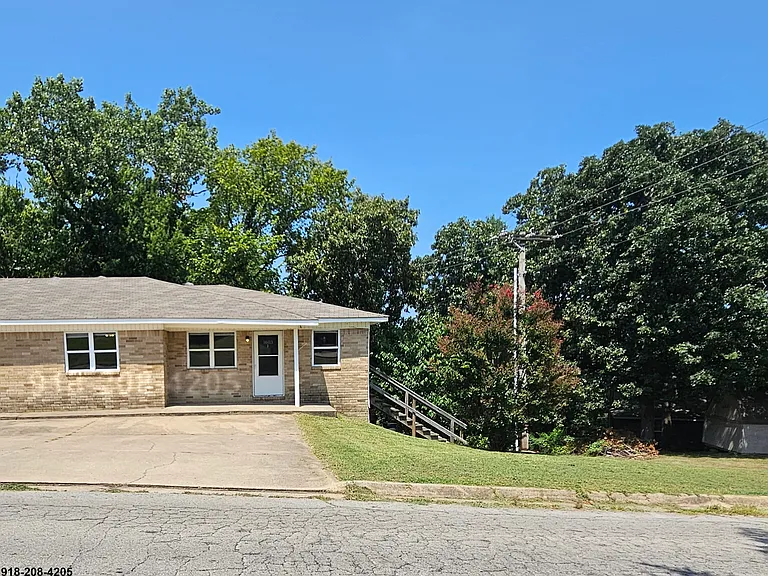 Front with driveway and yard