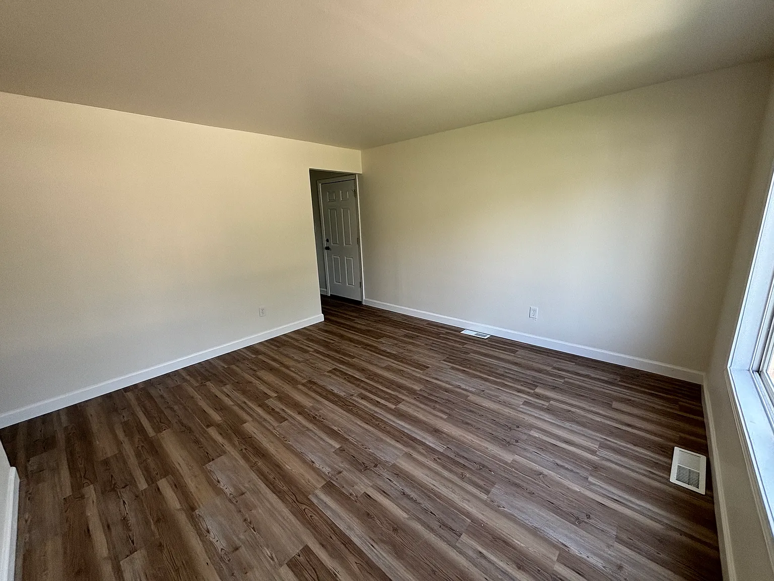 5 bed, 1850 sqft, $1,950 — Photo 2