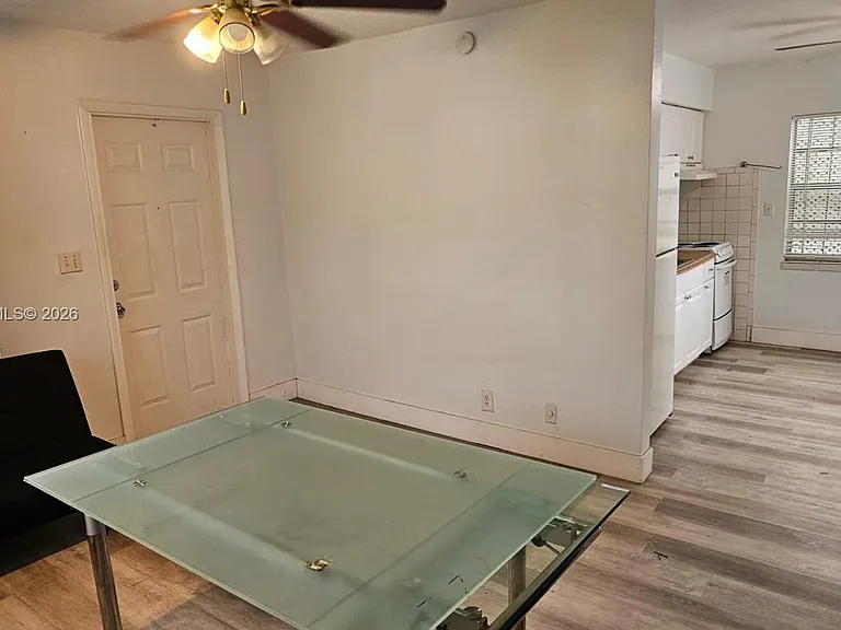 808 NE 10th St #3 — Photo 5