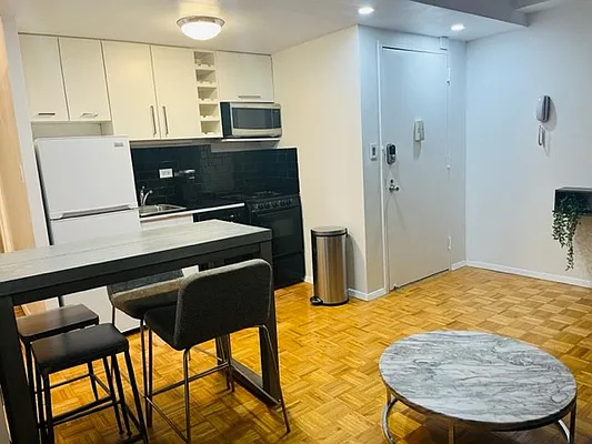 Rented by Manhattan Management Group | media 22