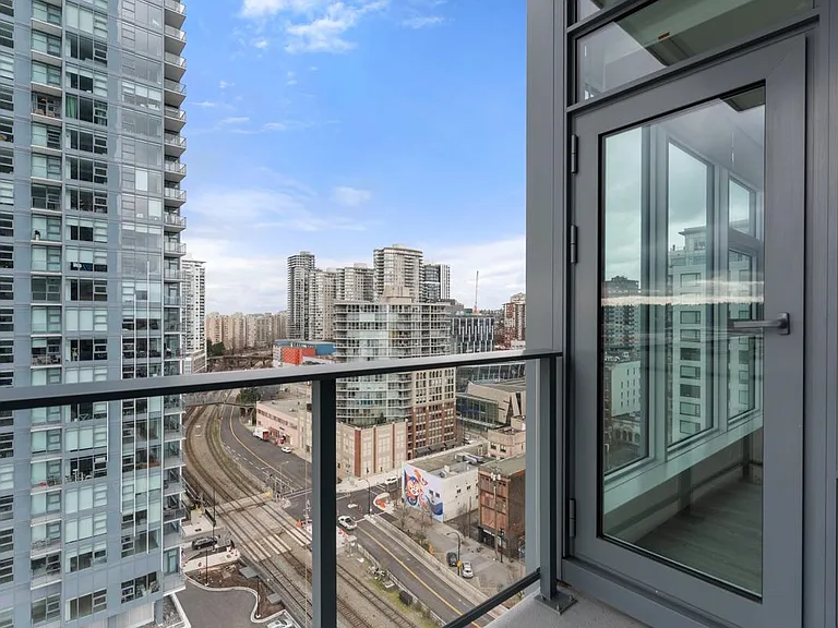 660 Quayside Dr #1405 — Photo 11