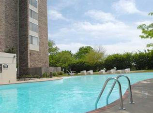 1000 Urlin Ave #102, Grandview, OH