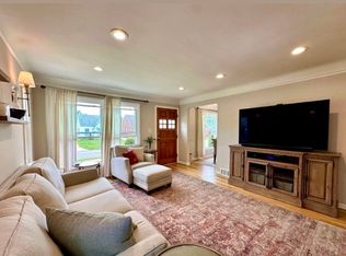 6111 Brownfield Dr, Parma, OH