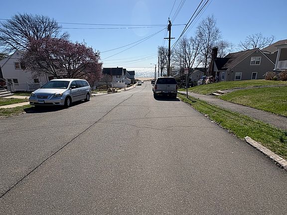 2 minute walk to beach