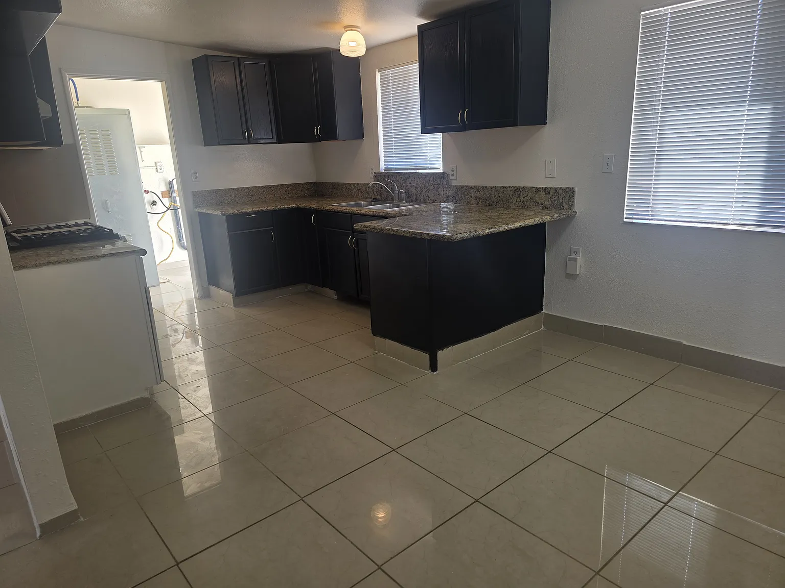 4 bed, 1760 sqft, $1,875 — Photo 2