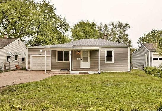 3 bedroom/1 bath ranch with oversized 1 car garage and walkout basement