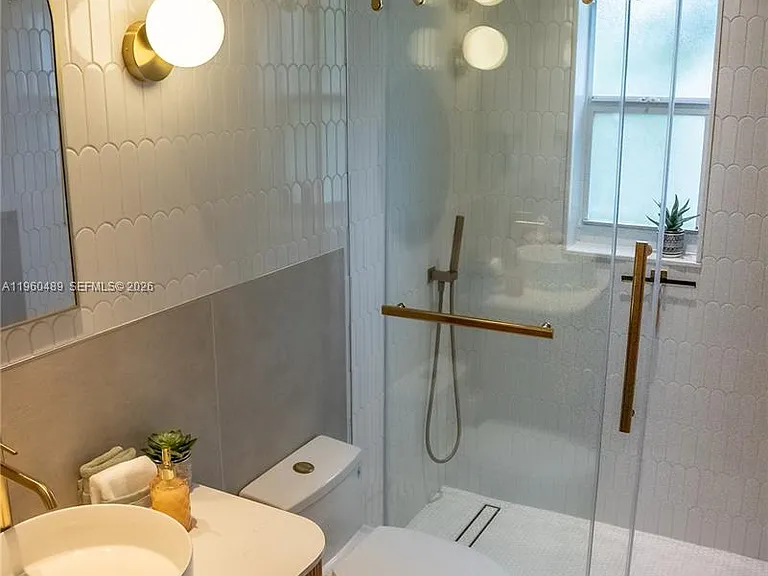 509 NE 64th St #2 — Photo 3