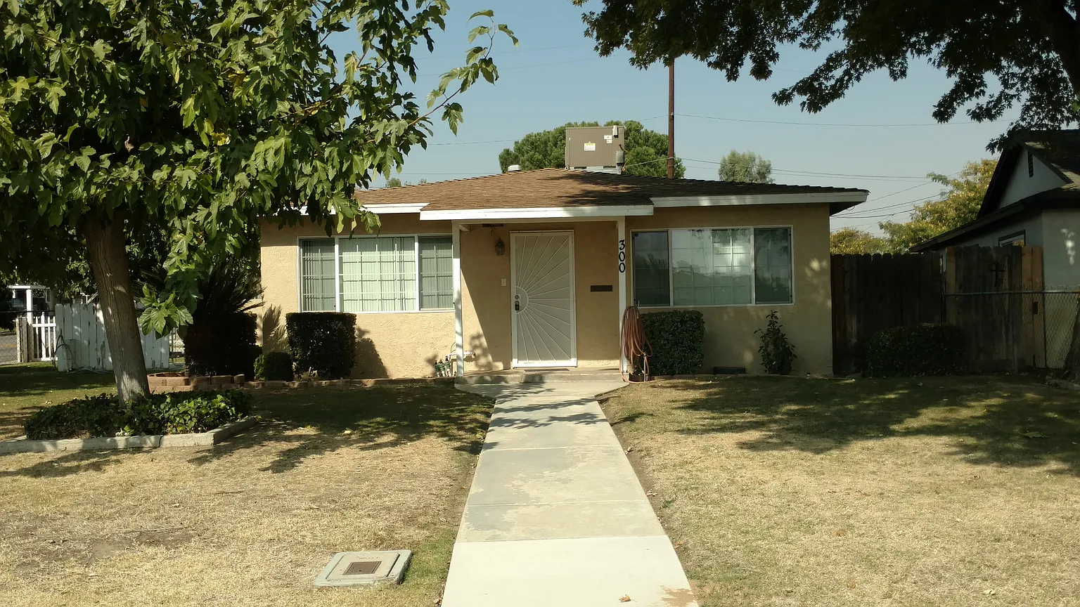 300 Circle Dr photo 1