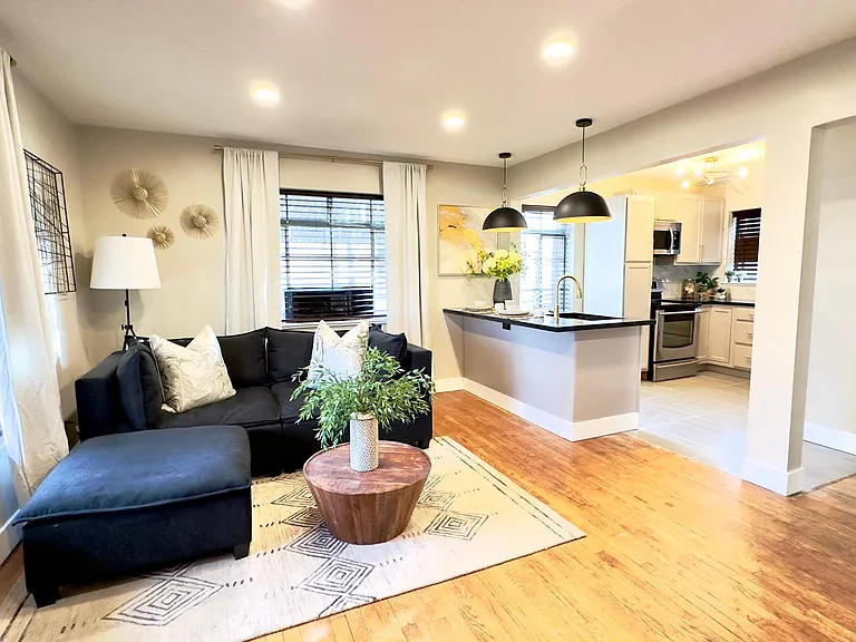 2829 Niagara St — Photo 4