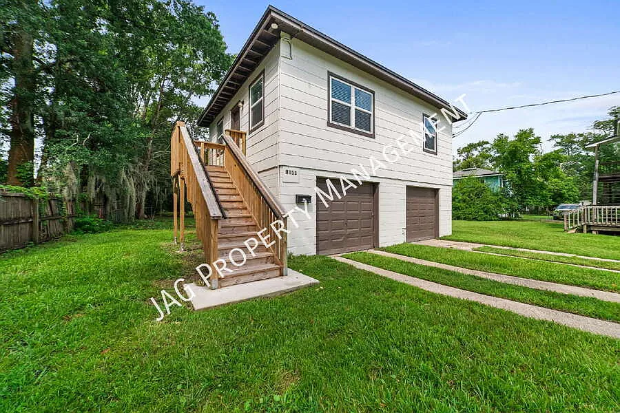 "Charming 2-Bed Retreat at 1074 Day Avenue, Jacksonville Cozy 700 sq ft Living!" — Photo 3