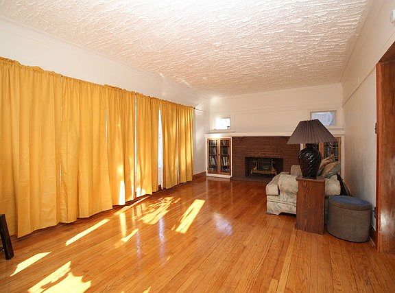 5th image of 247 S 17th Ave