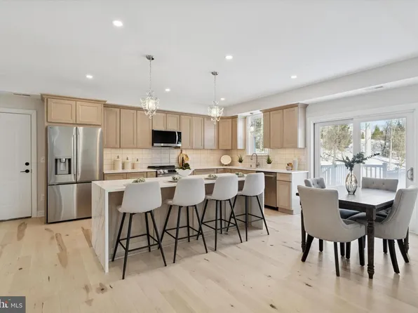 4979 Papa Blvd, Edgemont, PA 19028