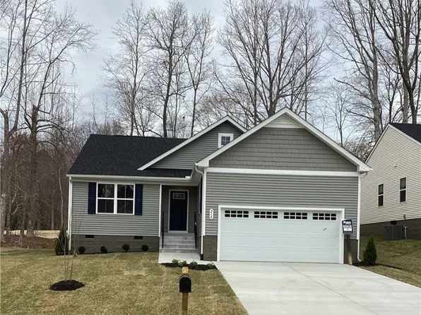 210 Highgate Dr, Hartfield, VA 23071