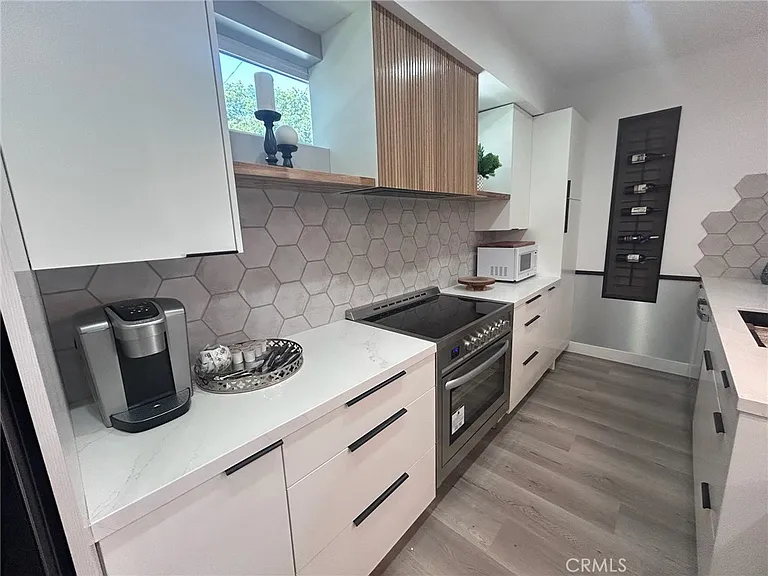 15803 Vose St — Photo 17