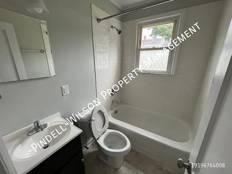 2210 Bernard St — Photo 7