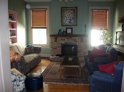 3rd image of 1100 College St