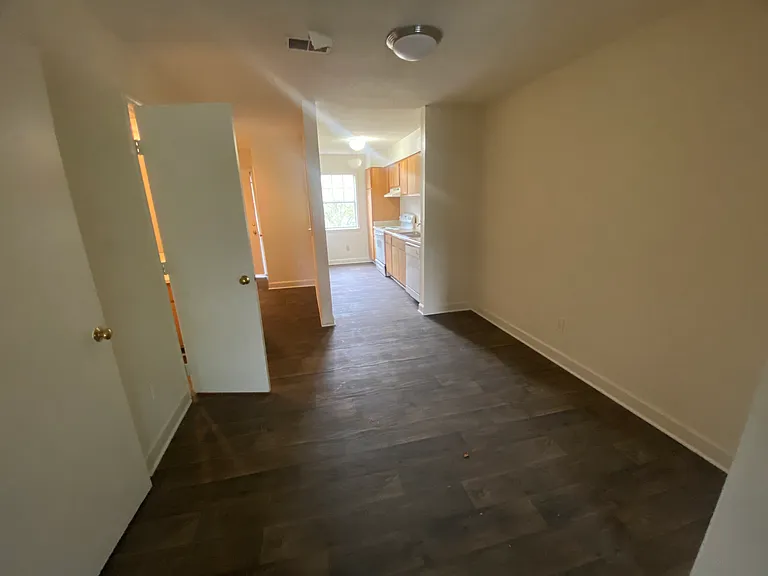 Avery Close Condominiums — Photo 94