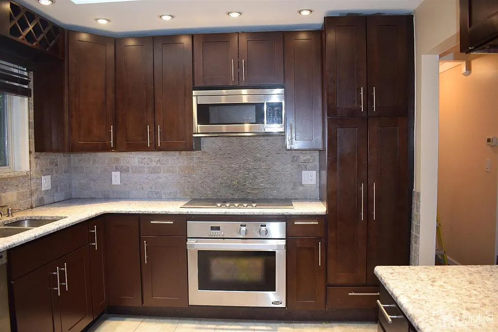 4 bed, 2.0 bath, 1627 sqft, $3,650 — Photo 2